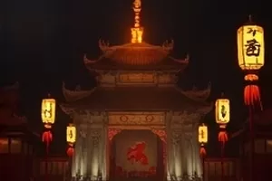 《雨夜代驾》封面，雨夜街边一辆车打着双闪停靠在路灯下